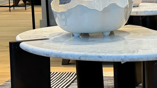 MEDIUM COFFEE TABLE